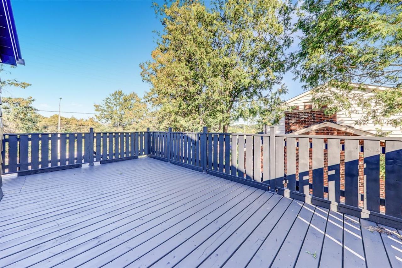 Stunning 7 Bedroom Rougeview Home With 2 Kitchens, 5 Bathrooms, Amazing Backyard & 8-Car Parking トロント エクステリア 写真
